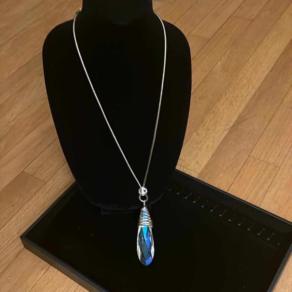 Beautiful necklace with cut-glass oblong orb.